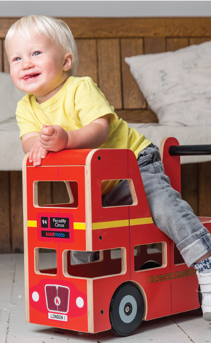 Porteur London Bus Kiddimoto, un porteur en bois pour enfant